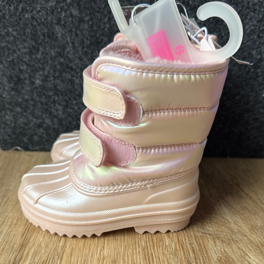 NWT Children’s Place toddler girl size 6 snow boot